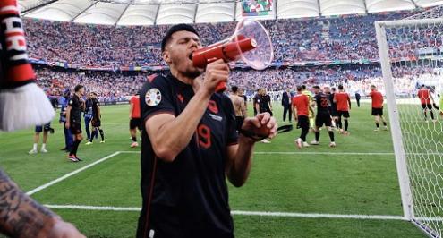 بيلد: إيقاف مهاجم ألبانيا مباراتين بسبب الهتافات العنصرية في يورو 2024 (فيديو)